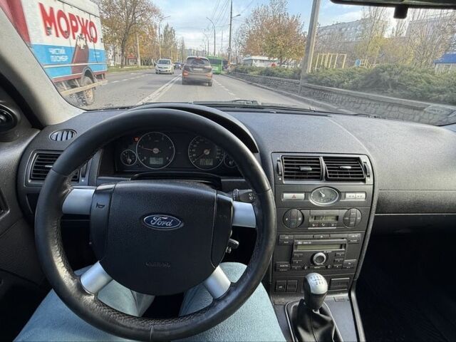 Черный Форд Мондео, объемом двигателя 2 л и пробегом 250 тыс. км за 2000 $, фото 4 на Automoto.ua