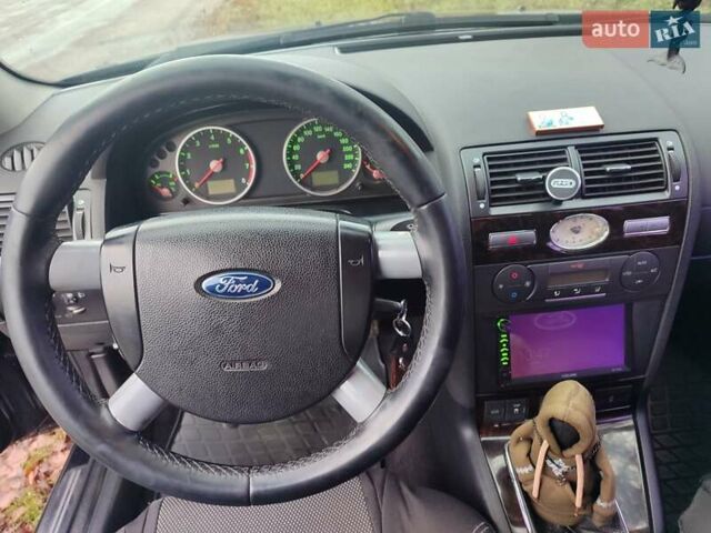 Черный Форд Мондео, объемом двигателя 2 л и пробегом 225 тыс. км за 5900 $, фото 10 на Automoto.ua