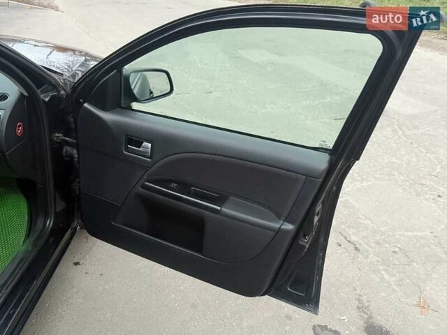 Черный Форд Мондео, объемом двигателя 1.8 л и пробегом 200 тыс. км за 2950 $, фото 13 на Automoto.ua