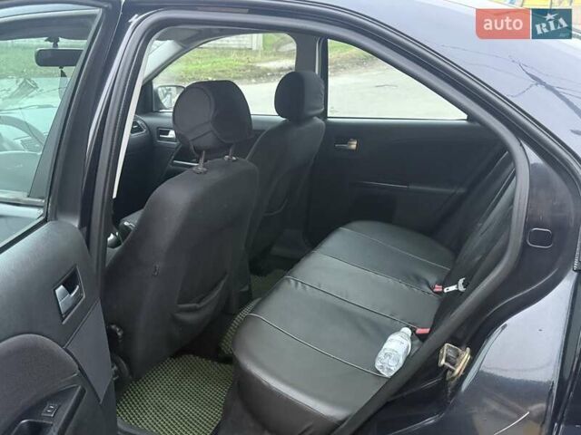 Черный Форд Мондео, объемом двигателя 1.8 л и пробегом 200 тыс. км за 2950 $, фото 5 на Automoto.ua