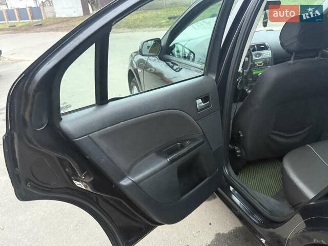 Черный Форд Мондео, объемом двигателя 1.8 л и пробегом 200 тыс. км за 2950 $, фото 6 на Automoto.ua