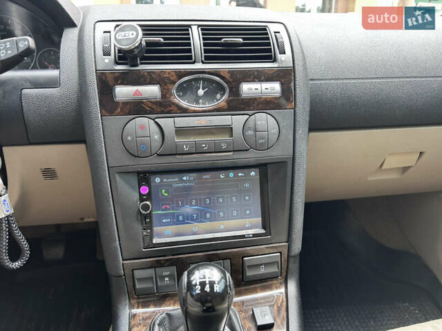 Черный Форд Мондео, объемом двигателя 1.8 л и пробегом 293 тыс. км за 4700 $, фото 17 на Automoto.ua