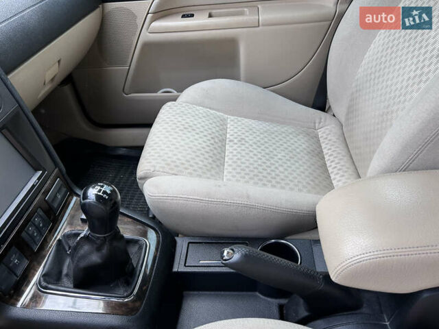 Черный Форд Мондео, объемом двигателя 1.8 л и пробегом 293 тыс. км за 4700 $, фото 26 на Automoto.ua