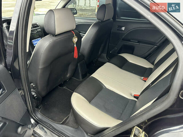 Черный Форд Мондео, объемом двигателя 1.8 л и пробегом 313 тыс. км за 5200 $, фото 22 на Automoto.ua