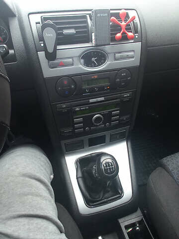 Черный Форд Мондео, объемом двигателя 2 л и пробегом 236 тыс. км за 5400 $, фото 4 на Automoto.ua