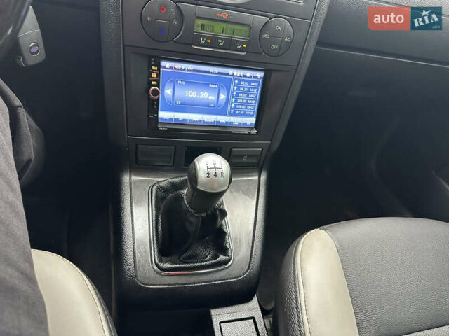 Черный Форд Мондео, объемом двигателя 1.8 л и пробегом 313 тыс. км за 5200 $, фото 25 на Automoto.ua