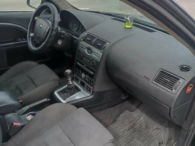 Чорний Форд Мондео, об'ємом двигуна 2 л та пробігом 270 тис. км за 4199 $, фото 5 на Automoto.ua