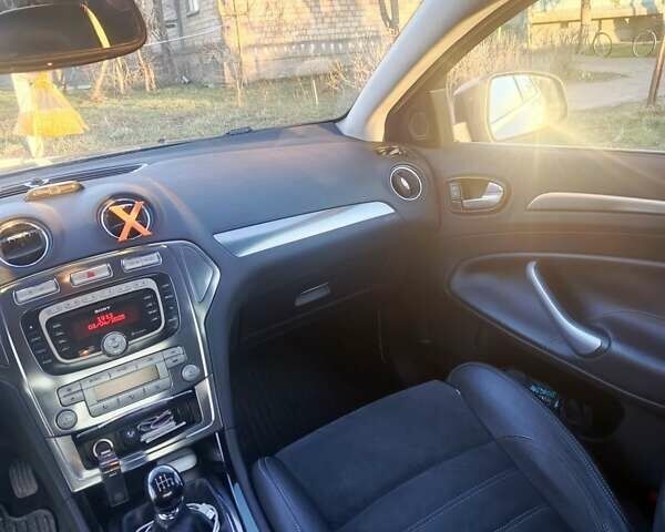 Чорний Форд Мондео, об'ємом двигуна 2.52 л та пробігом 260 тис. км за 6800 $, фото 7 на Automoto.ua