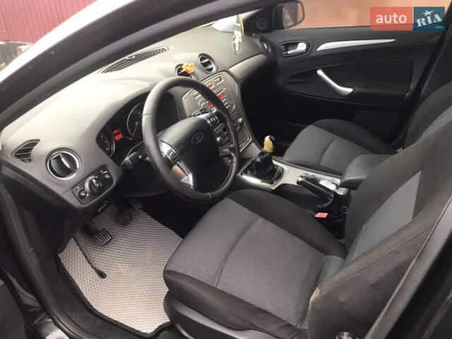 Черный Форд Мондео, объемом двигателя 2 л и пробегом 338 тыс. км за 5400 $, фото 2 на Automoto.ua