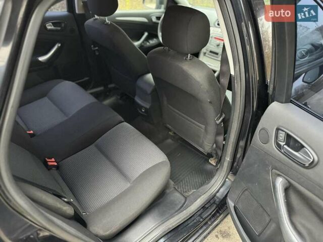 Черный Форд Мондео, объемом двигателя 1.75 л и пробегом 240 тыс. км за 3999 $, фото 11 на Automoto.ua