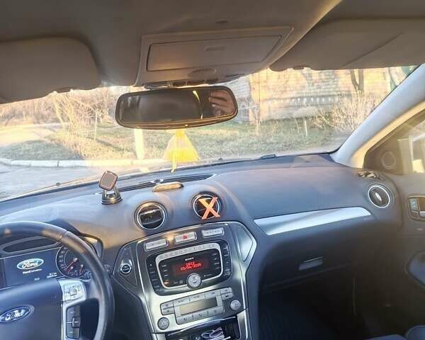 Чорний Форд Мондео, об'ємом двигуна 2.52 л та пробігом 260 тис. км за 6800 $, фото 6 на Automoto.ua