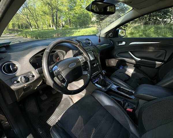 Чорний Форд Мондео, об'ємом двигуна 2.52 л та пробігом 319 тис. км за 6199 $, фото 6 на Automoto.ua