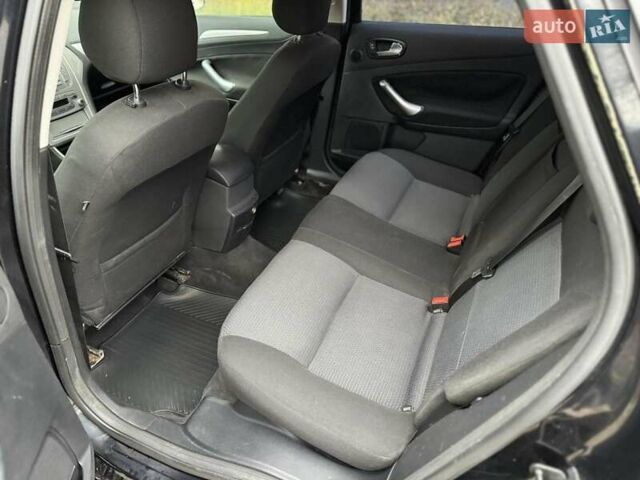 Черный Форд Мондео, объемом двигателя 1.75 л и пробегом 240 тыс. км за 3999 $, фото 10 на Automoto.ua