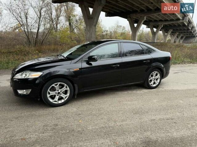 Черный Форд Мондео, объемом двигателя 1.75 л и пробегом 240 тыс. км за 3999 $, фото 6 на Automoto.ua