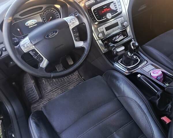 Чорний Форд Мондео, об'ємом двигуна 2.52 л та пробігом 260 тис. км за 6800 $, фото 8 на Automoto.ua