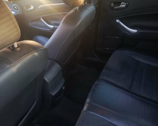 Чорний Форд Мондео, об'ємом двигуна 2.52 л та пробігом 260 тис. км за 6800 $, фото 4 на Automoto.ua