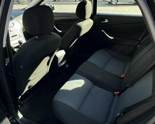 Черный Форд Мондео, объемом двигателя 1.8 л и пробегом 250 тыс. км за 5700 $, фото 13 на Automoto.ua