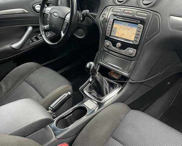 Черный Форд Мондео, объемом двигателя 2 л и пробегом 165 тыс. км за 7000 $, фото 10 на Automoto.ua