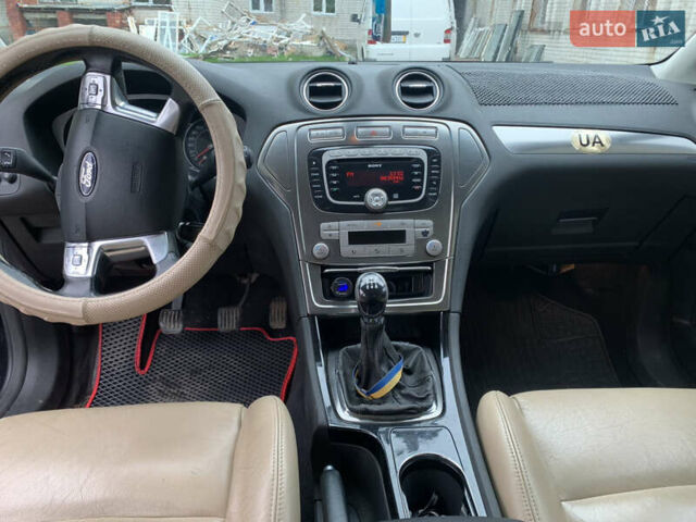 Черный Форд Мондео, объемом двигателя 2 л и пробегом 209 тыс. км за 5900 $, фото 6 на Automoto.ua