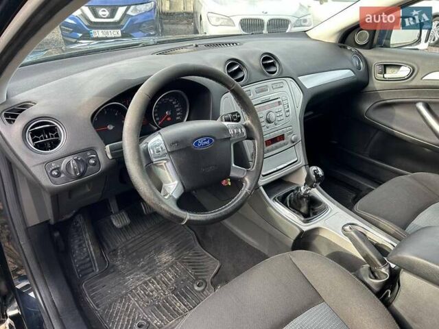 Черный Форд Мондео, объемом двигателя 1.8 л и пробегом 225 тыс. км за 6800 $, фото 14 на Automoto.ua