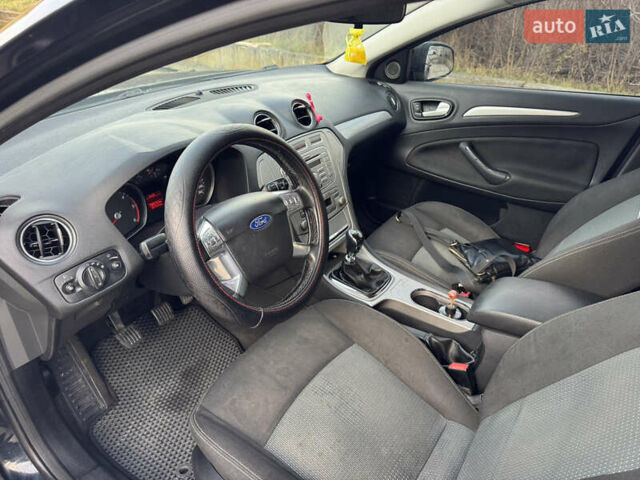 Черный Форд Мондео, объемом двигателя 2 л и пробегом 240 тыс. км за 4950 $, фото 7 на Automoto.ua