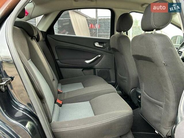 Черный Форд Мондео, объемом двигателя 1.8 л и пробегом 225 тыс. км за 6800 $, фото 29 на Automoto.ua