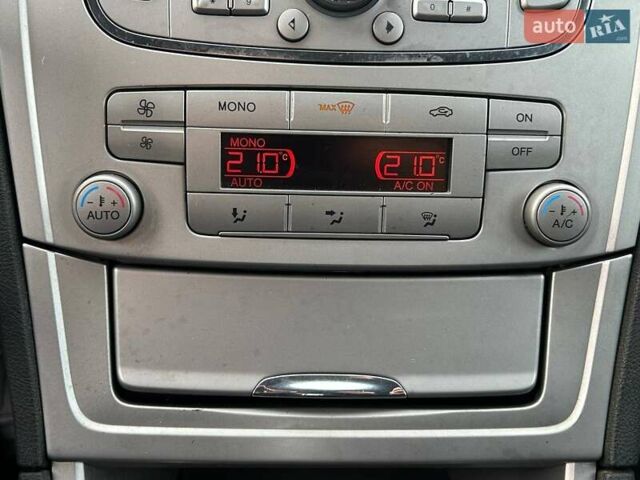 Черный Форд Мондео, объемом двигателя 1.8 л и пробегом 225 тыс. км за 6800 $, фото 24 на Automoto.ua