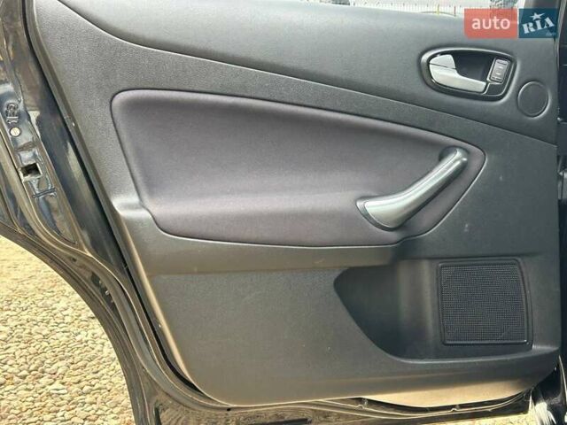 Черный Форд Мондео, объемом двигателя 1.8 л и пробегом 225 тыс. км за 6800 $, фото 25 на Automoto.ua