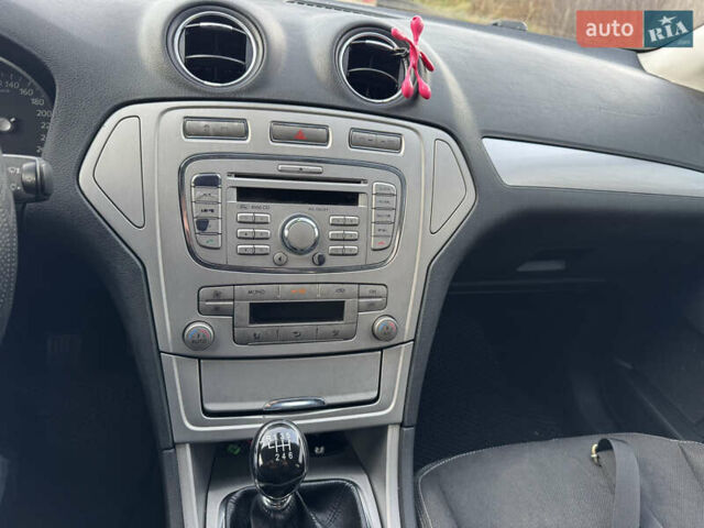 Черный Форд Мондео, объемом двигателя 2 л и пробегом 240 тыс. км за 4950 $, фото 5 на Automoto.ua