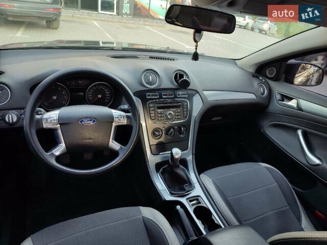 Черный Форд Мондео, объемом двигателя 1.6 л и пробегом 140 тыс. км за 7500 $, фото 8 на Automoto.ua