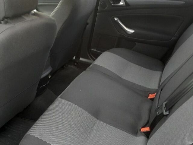 Черный Форд Мондео, объемом двигателя 1.6 л и пробегом 152 тыс. км за 6000 $, фото 3 на Automoto.ua