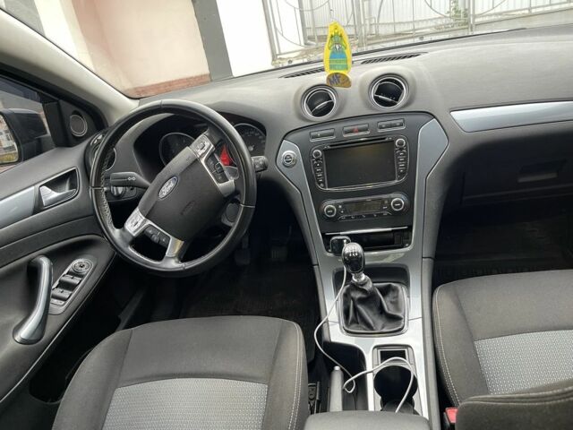 Чорний Форд Мондео, об'ємом двигуна 1.6 л та пробігом 185 тис. км за 7850 $, фото 8 на Automoto.ua