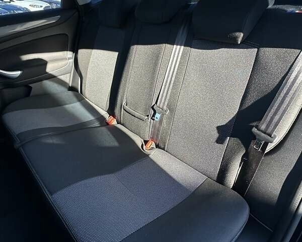 Черный Форд Мондео, объемом двигателя 1.6 л и пробегом 152 тыс. км за 5999 $, фото 18 на Automoto.ua