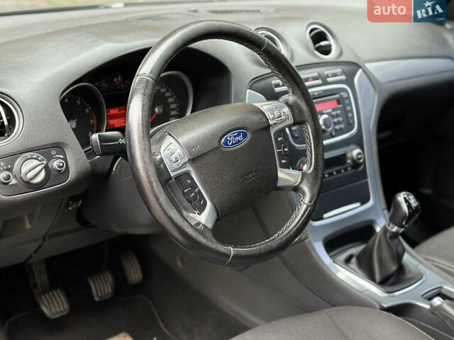 Черный Форд Мондео, объемом двигателя 2 л и пробегом 330 тыс. км за 7190 $, фото 16 на Automoto.ua