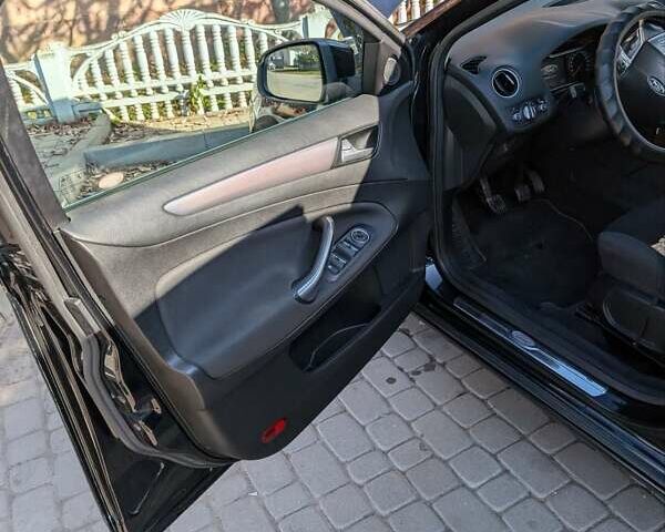 Чорний Форд Мондео, об'ємом двигуна 2 л та пробігом 255 тис. км за 6350 $, фото 21 на Automoto.ua