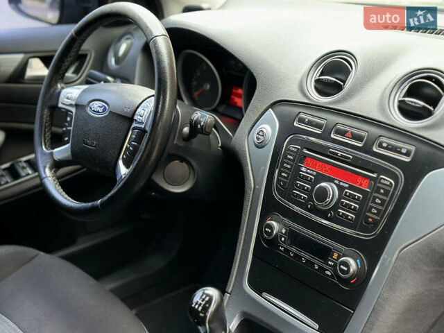 Черный Форд Мондео, объемом двигателя 2 л и пробегом 330 тыс. км за 7190 $, фото 26 на Automoto.ua