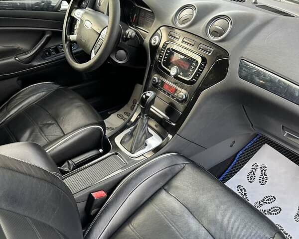 Чорний Форд Мондео, об'ємом двигуна 2 л та пробігом 292 тис. км за 7300 $, фото 9 на Automoto.ua