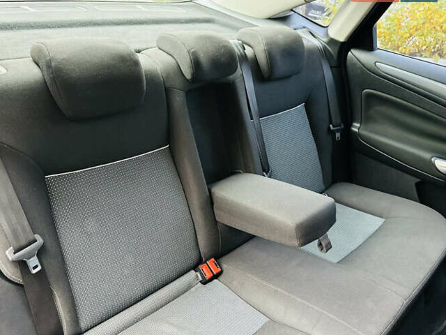 Черный Форд Мондео, объемом двигателя 2 л и пробегом 330 тыс. км за 7190 $, фото 31 на Automoto.ua