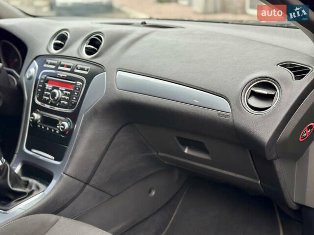 Черный Форд Мондео, объемом двигателя 2 л и пробегом 330 тыс. км за 7190 $, фото 25 на Automoto.ua