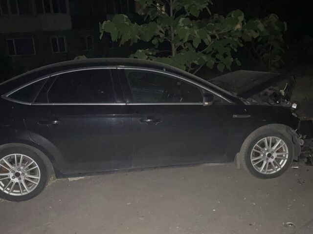 Черный Форд Мондео, объемом двигателя 0 л и пробегом 196 тыс. км за 3000 $, фото 1 на Automoto.ua