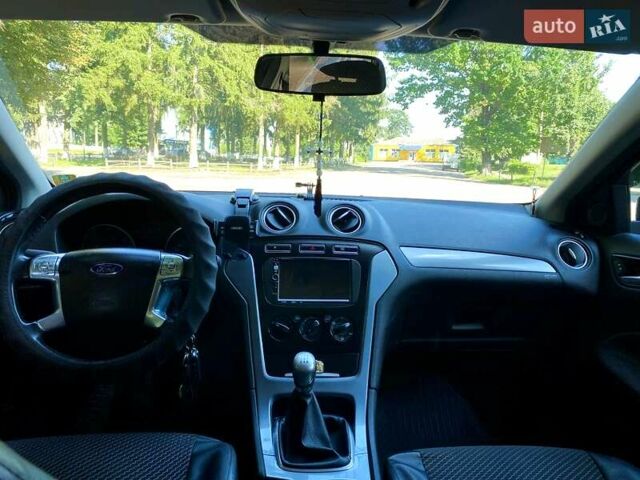 Черный Форд Мондео, объемом двигателя 1.6 л и пробегом 267 тыс. км за 7000 $, фото 8 на Automoto.ua