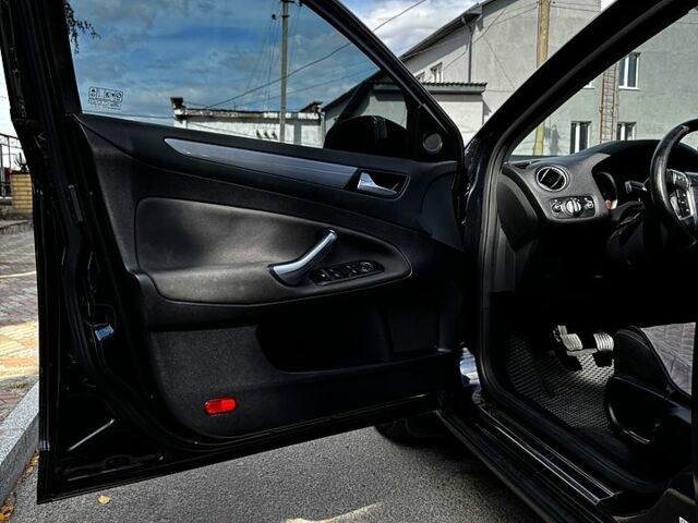 Черный Форд Мондео, объемом двигателя 1.6 л и пробегом 150 тыс. км за 7200 $, фото 6 на Automoto.ua