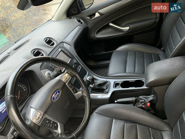 Черный Форд Мондео, объемом двигателя 1.6 л и пробегом 130 тыс. км за 8000 $, фото 1 на Automoto.ua