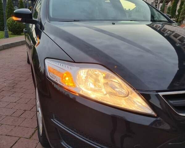 Черный Форд Мондео, объемом двигателя 1.6 л и пробегом 178 тыс. км за 6700 $, фото 13 на Automoto.ua