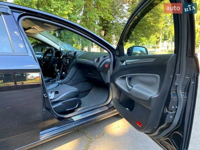 Черный Форд Мондео, объемом двигателя 1.6 л и пробегом 267 тыс. км за 7000 $, фото 10 на Automoto.ua