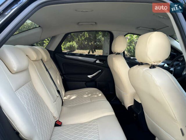 Черный Форд Мондео, объемом двигателя 1.56 л и пробегом 210 тыс. км за 8100 $, фото 11 на Automoto.ua