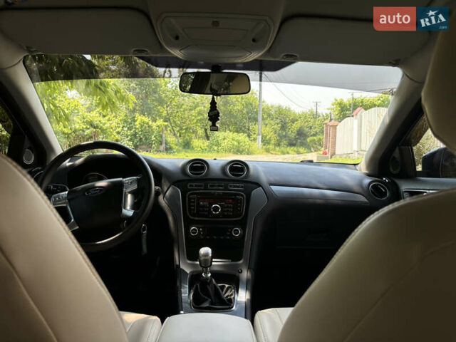 Черный Форд Мондео, объемом двигателя 1.56 л и пробегом 210 тыс. км за 8100 $, фото 7 на Automoto.ua