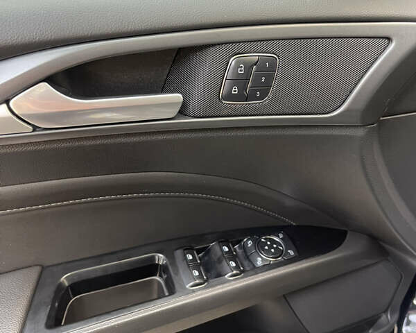 Черный Форд Мондео, объемом двигателя 2 л и пробегом 131 тыс. км за 12700 $, фото 12 на Automoto.ua