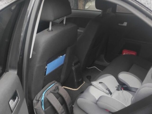 Черный Форд Мондео, объемом двигателя 1.8 л и пробегом 202 тыс. км за 5000 $, фото 6 на Automoto.ua