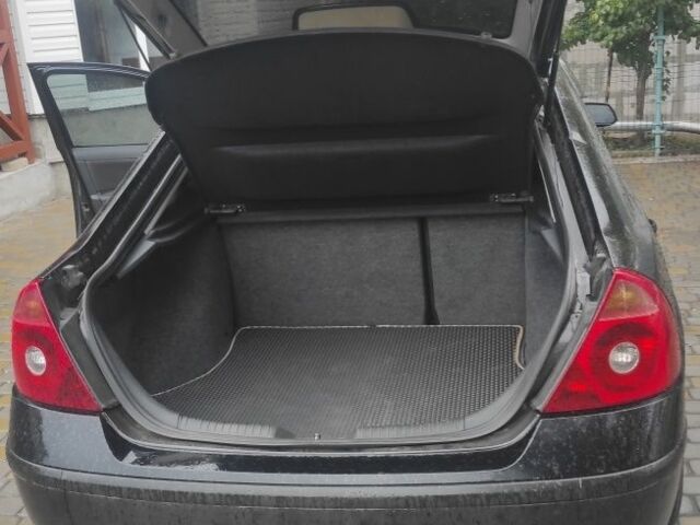 Черный Форд Мондео, объемом двигателя 1.8 л и пробегом 202 тыс. км за 5000 $, фото 3 на Automoto.ua